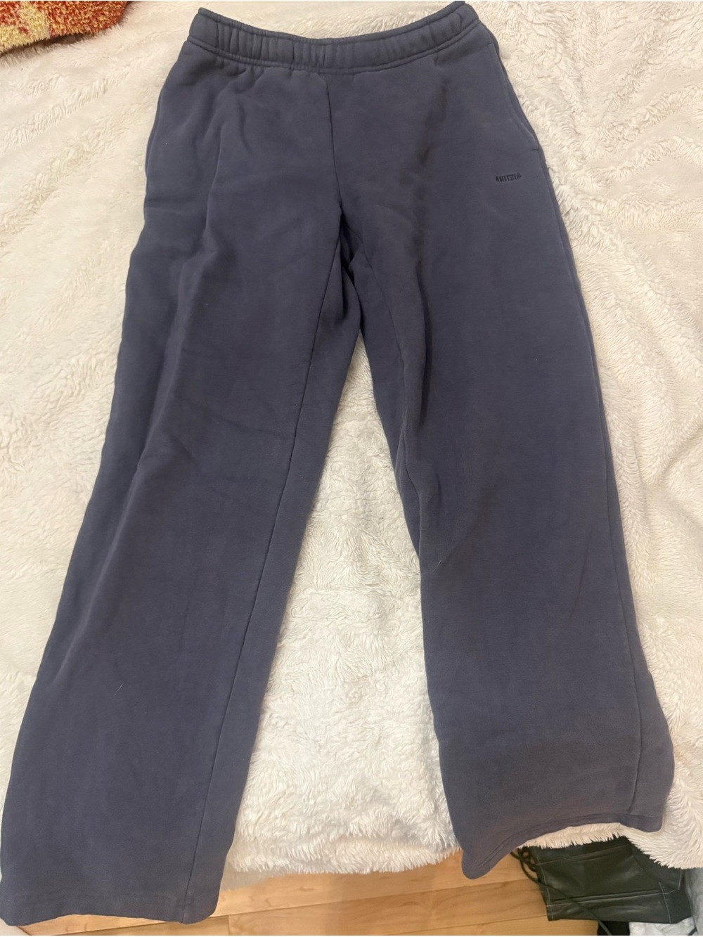 Aritzia Wide-Leg Sweatpants in blue grey color